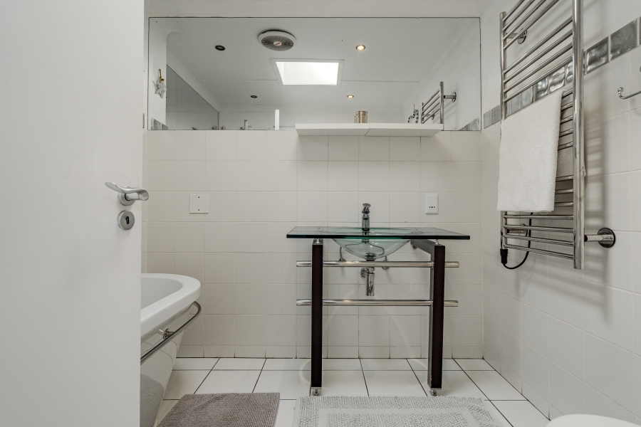 To Let 2 Bedroom Property for Rent in Camps Bay Western Cape